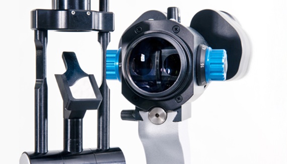 采用由 iglidur® 原料棒制成的轴承的显微镜臂