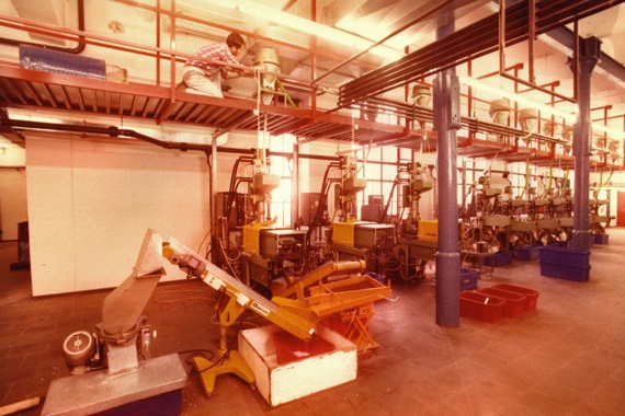 Lochermuehle 的 igus 工厂和注塑机