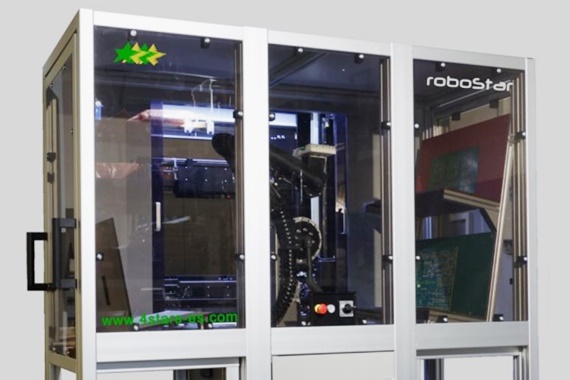 带 robolink 机械臂的 RoboStar 测试装置，用于印刷电路板